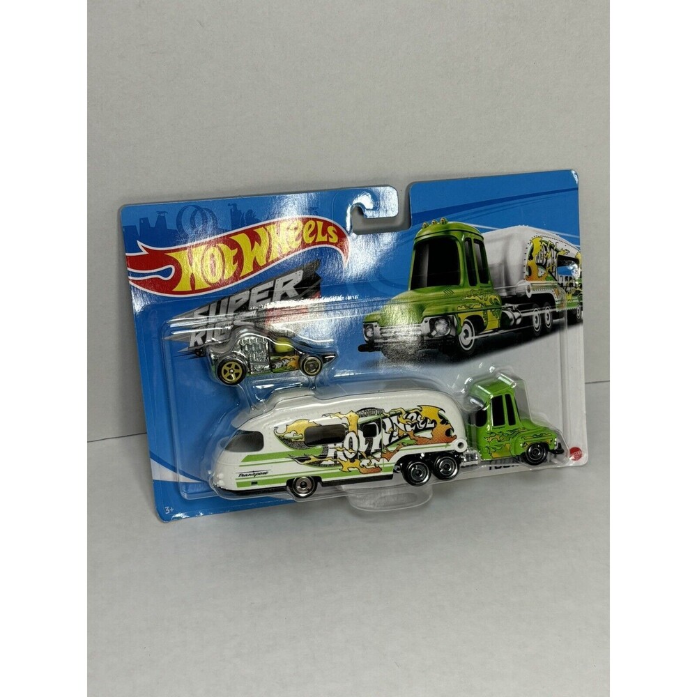 2019 Hot Wheels Super Rigs green tooned up rig hauler with car/driver BDW51 NIP